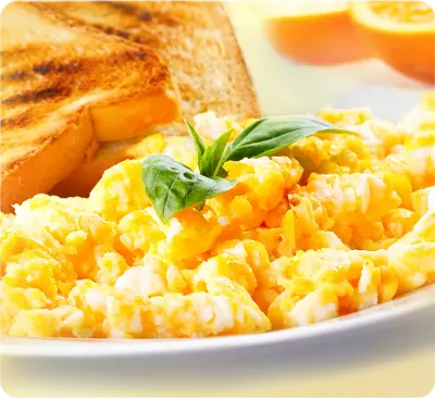 Яичница-болтунья с нежным сыром